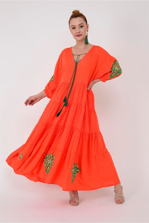 MONTANA NAKIŞLI V YAKA ELBİSE